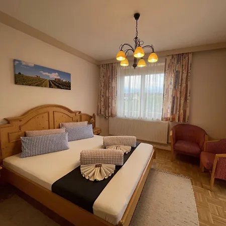 Weingut Giessauf-nell Accommodatie bij particulieren *