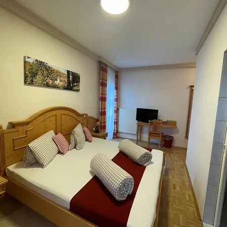 Weingut Giessauf-nell Клёх